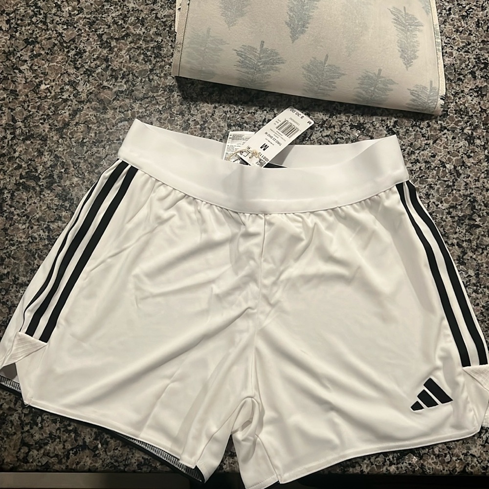 Adidas tiro 23